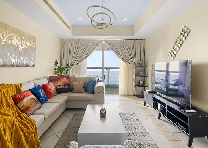 Spectacular 2 Bedroom Marina Sea Views